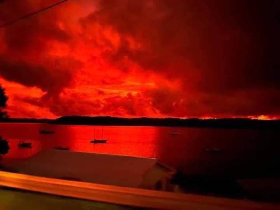 La erupción duró ocho minutos, y fue tan fuerte que se escuchó “como un trueno lejano” en las islas Fiyi, a más de 800 km de distancia, dijeron funcionarios en Suva, la capital.