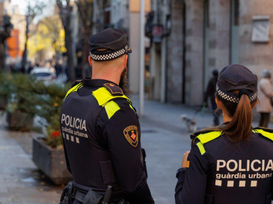 Las autoridades indicaron que tras una labor de inteligencia se realizó el operativo en viviendas y un negocio ubicados en los distritos de Nou Barris y Sant Andreu de Barcelona, y en los municipios de Hospitalet de Llobregat y Santa María de Palautordera.
