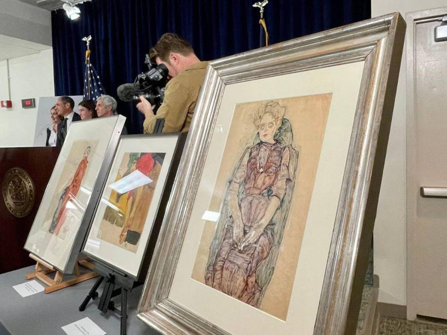 Autoridades de Nueva York devolvieron este miércoles siete obras del pintor austríaco Egon Schiele robadas por los nazis a una pareja judía que fueron víctimas del Holocausto a sus familiares vivos