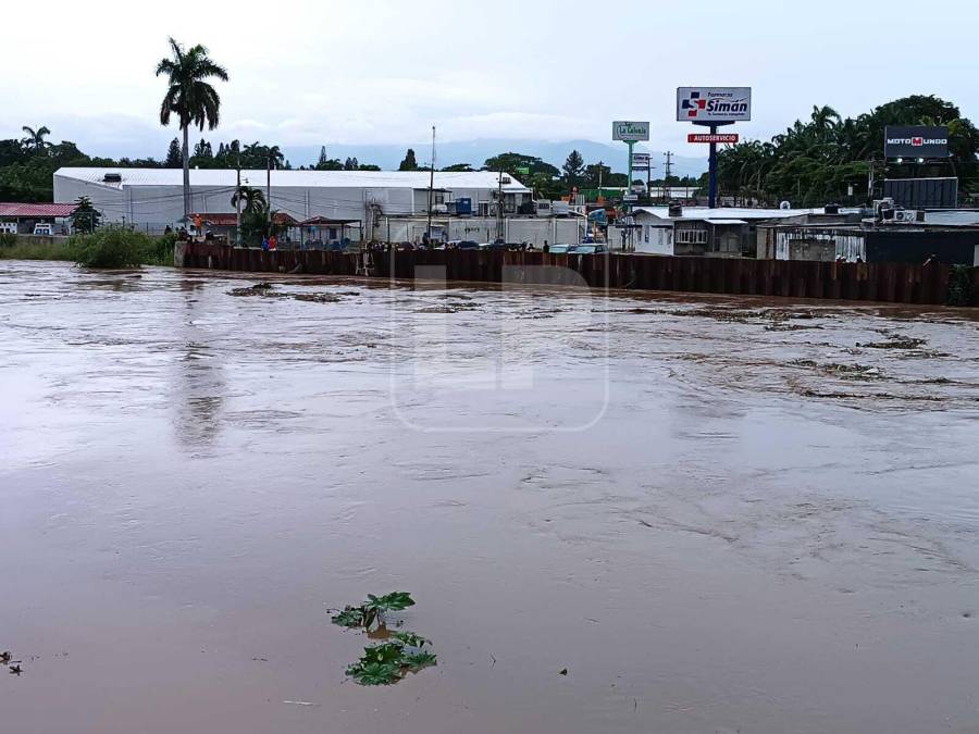 Castro, quien se encuentra en Nueva York en la Asamblea General de las Naciones Unidas, indicó que retornará a Honduras el viernes para coordinar “respuesta a la emergencia por inundaciones y amenazas de huracán”.