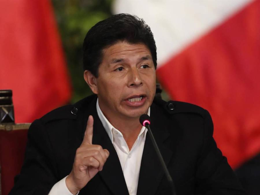 Pedro Castillo, presidente de Perú, anunció la disolución temporal del Congreso Nacional de su país justo antes de que iniciara una sesión en la que los diputados debatirían una moción de censura en su contra.