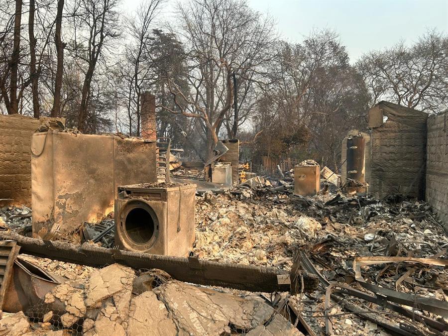 Los incendios dejan gran devastación y millonarios daños en varias regiones de Los Ángeles.