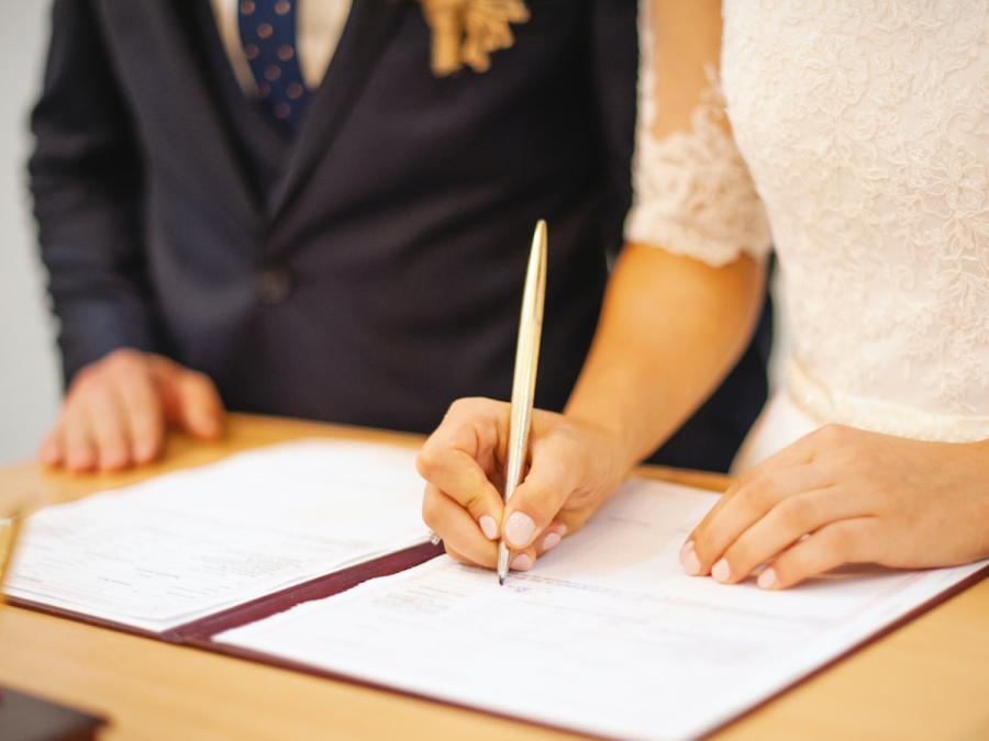 2. Certificación de acta de nacimiento y de matrimonio de los solicitantes.