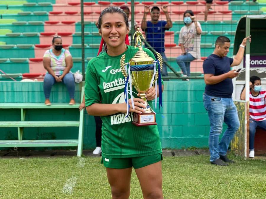 Kerlyn De La O - Milita en el Marathón de San Pedro Sula y juega en la zona baja. Con el cuadro verdolaga ha ganado títulos regionales.