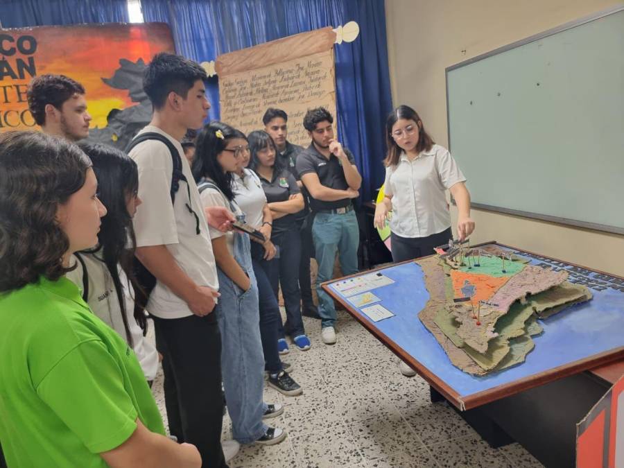 En el 2019, la Universidad Pedagógica Nacional Francisco Morazán implementó la feria vocacional en la sede de San Pedro Sula, este año es su segunda edición y mantuvo una concurrida asistencia de estudiantes.