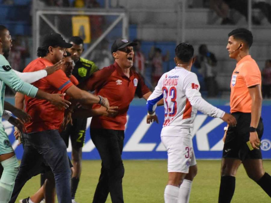 Olimpia vs Olancho FC: Lo que hizo Troglio en vestuarios tras la expulsión