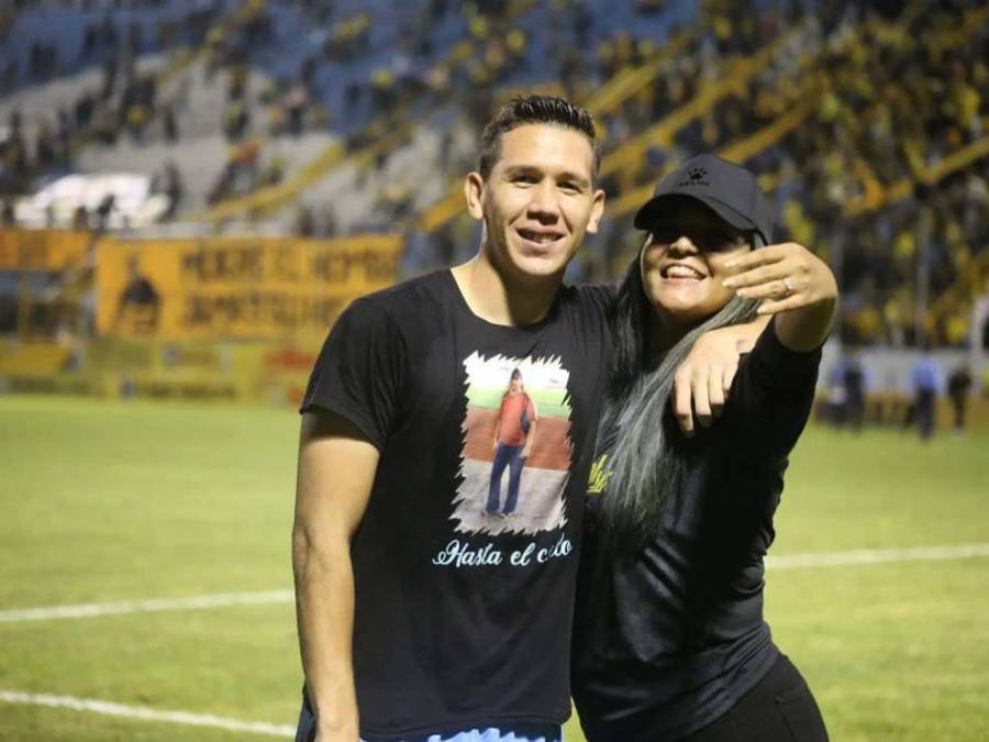 Dos se casarán: Los futbolistas hondureños que han conquistado a bellas chicas en los últimos años