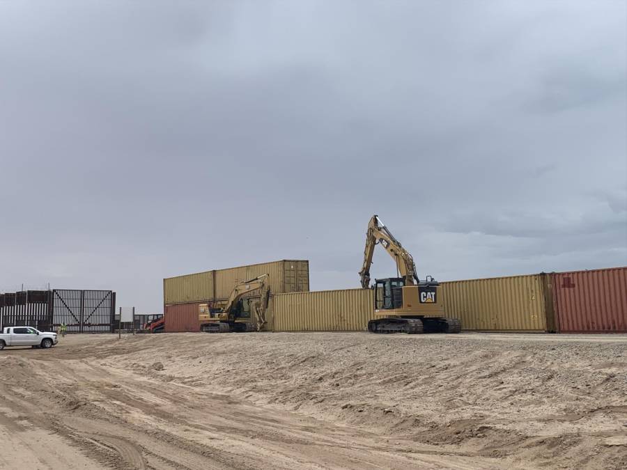 Así es el muro de contenedores con el que Arizona busca evitar el paso de inmigrantes