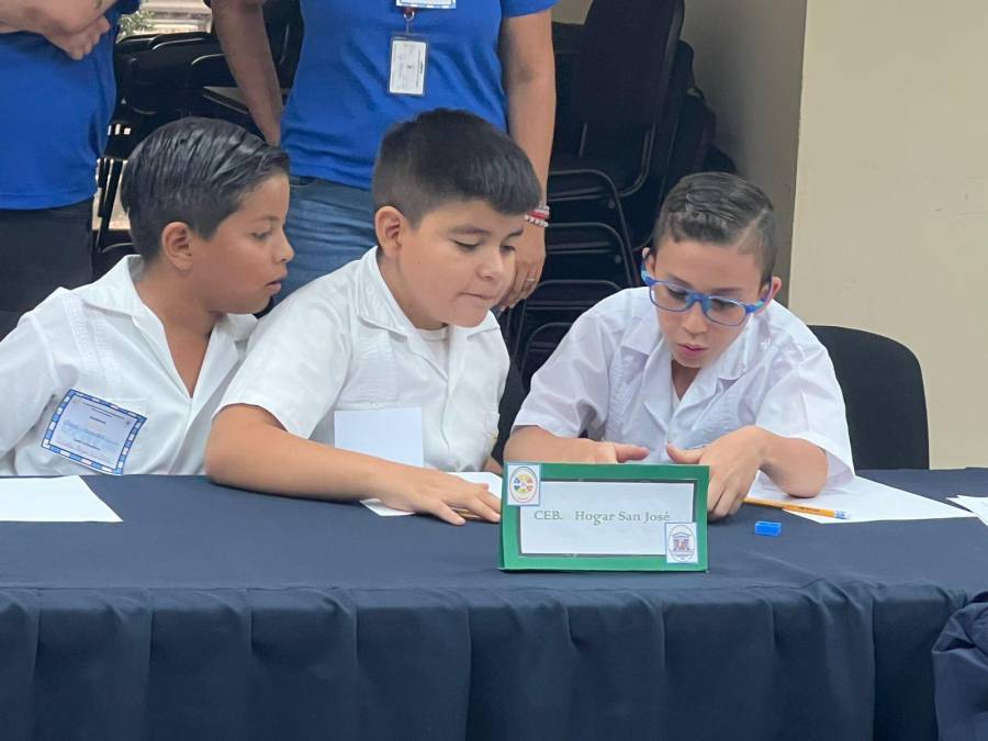 Angel Fernández es estudiante del cuarto grado, Kenneth Villanueva, de sexto y Anthony Martínez cursa el quinto grado.