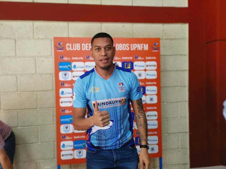 El guardameta hondureño Denovan Torres fue presentado como nuevo fichaje de la UPNFM de cara al Torneo Apertura 2022-23 bajo signos de mucha alegría por un nuevo reto en su carrera. “Estoy agradecido con la directiva por tomarme en cuenta. Estoy con las expectativas de dar lo mejor de mí y buscar un campeonato para el equipo”, dijo.