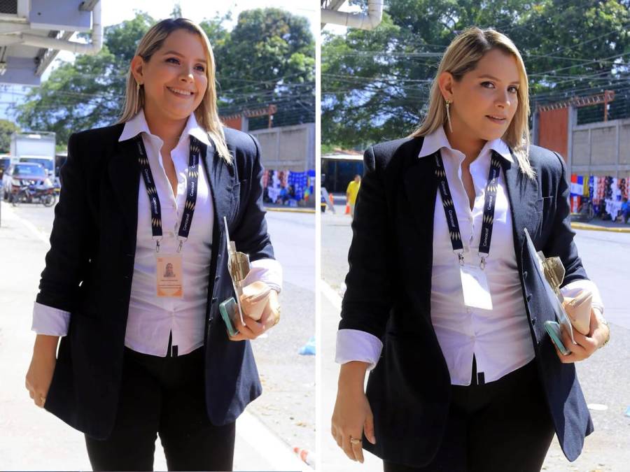 La siempre guapa Tanya Rodríguez, reportera de cancha de Televicentro, estuvo presente en el estadio Ceibeño.