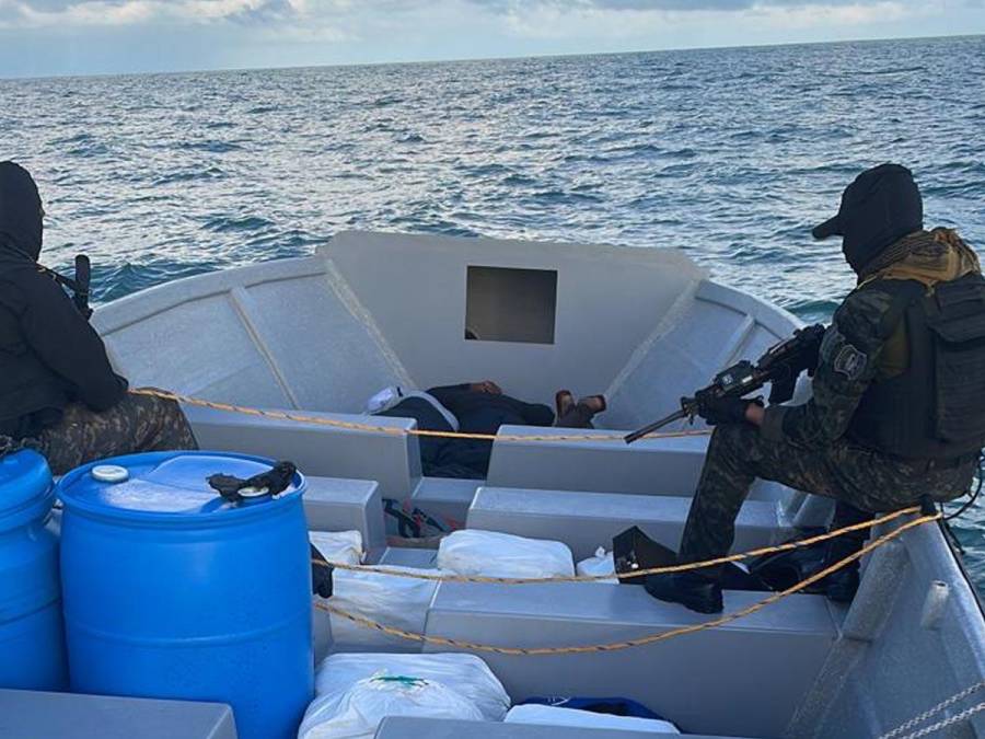 El hecho de que los fardos de la droga llegarán primeramente a las costas de Honduras es porque las estructuras del crimen organizado se apoyan durante la ruta que llevaba el cargamento.