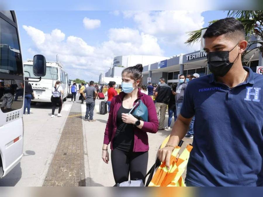 Chantal Boudreau en el momento que era atendida tras llegar a San Pedro Sula.