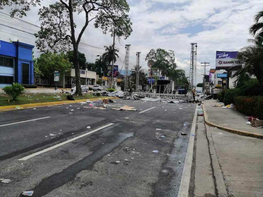 El carnaval y el desfiles de carrozas fueron todo un éxito, pero la hermosa ciudad de San Pedro Sula por algunas horas lució sucia.