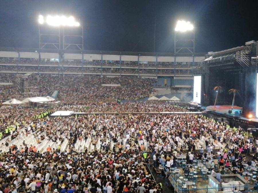El estadio Olímpico lucía en su capacidad máxima de hondureños fans de Bad Bunny.