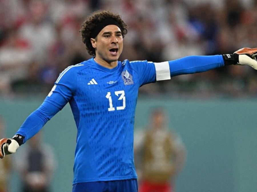 Según informó Azteca Deportes, tres equipos de la Premier League están interesados en el arquero mexicano Guillermo Ochoa. Son el Aston Villa, el Chelsea y el Tottenham.