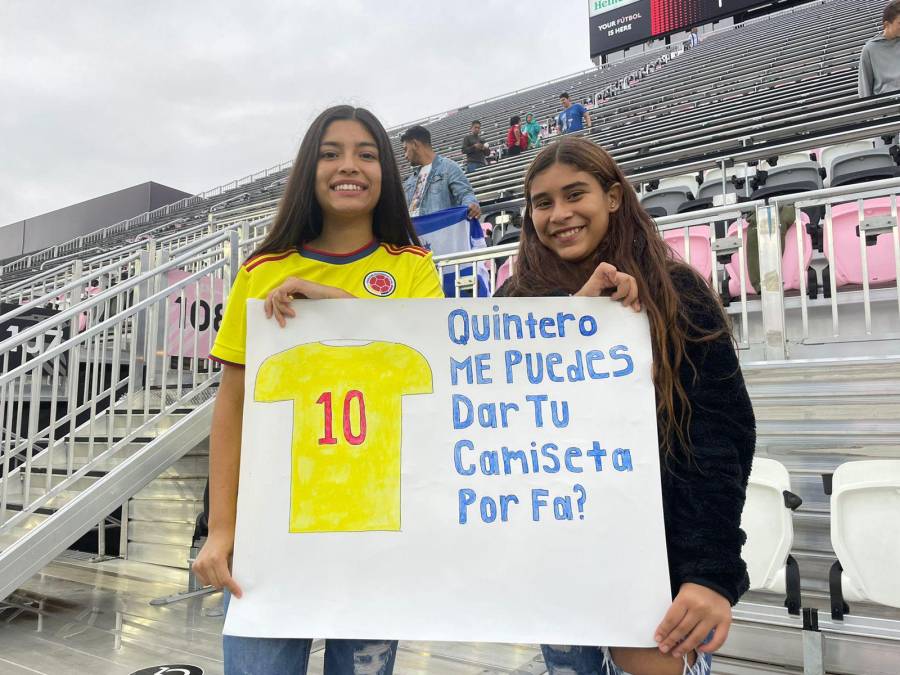 Estas chicas colombianas le han pedido la camiseta al jugador colombiano Juan Fernando Quintero.