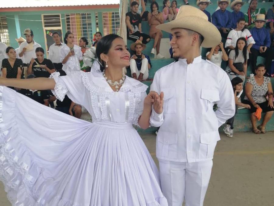 Triunfadores de la danza en el Festival Folclórico Jarabe Yoreño