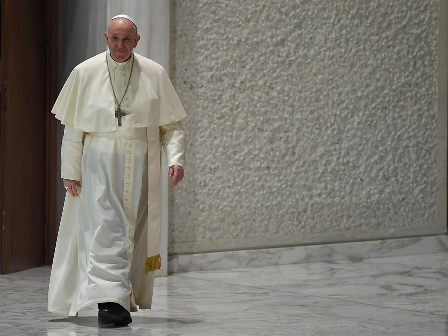 El papa pide que no defrauden a los jóvenes que piden cambios
