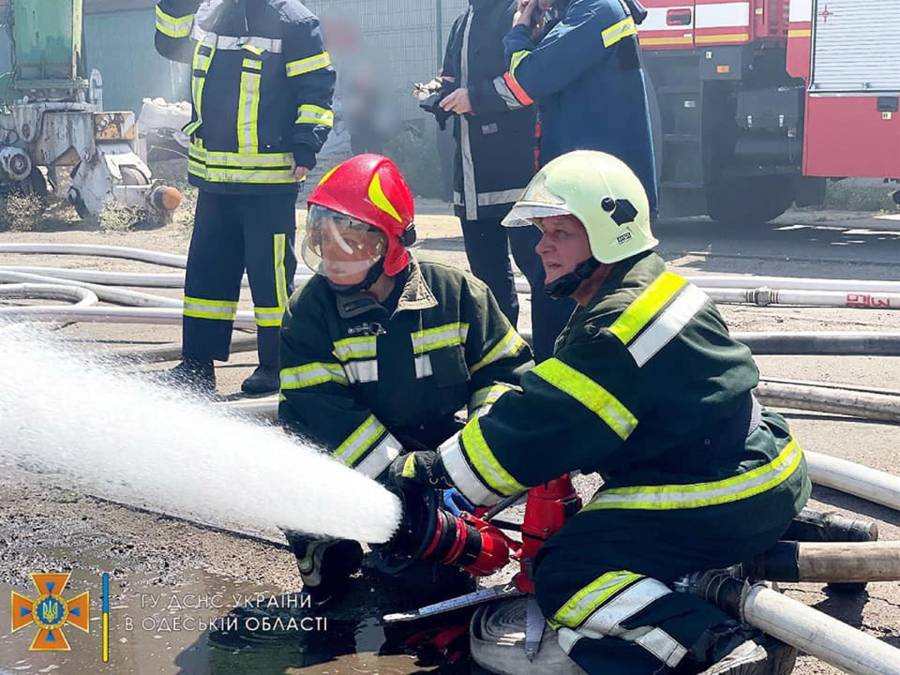 Por su parte, el Ministerio de Defensa de Rusia, declaró que junto con la embarcación militar fue destruido un depósito de misiles antibuque estadounidenses Harpoon.