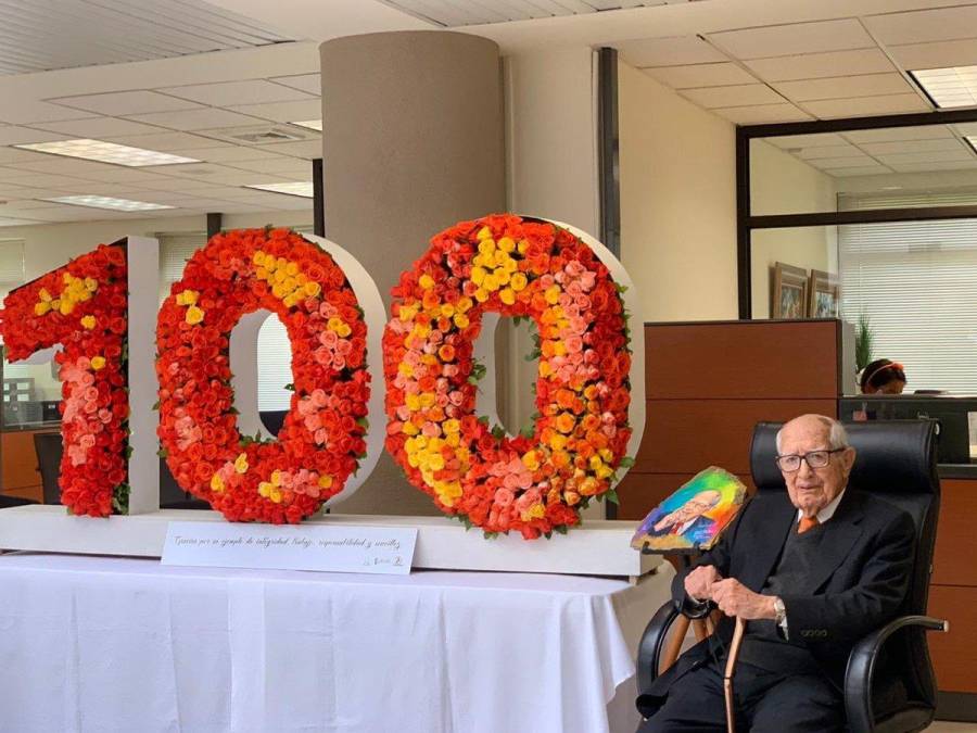 Jorge Bueso Arias en su cumpleaños número 100.