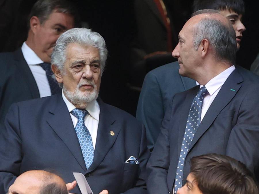 Plácido Domingo, autor del himno del Centenario del Real Madrid, se hizo presente al Santiago Bernabéu para disfrutar del partido.