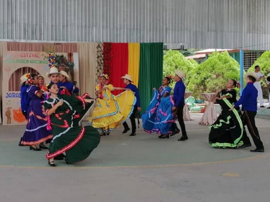 Triunfadores de la danza en el Festival Folclórico Jarabe Yoreño
