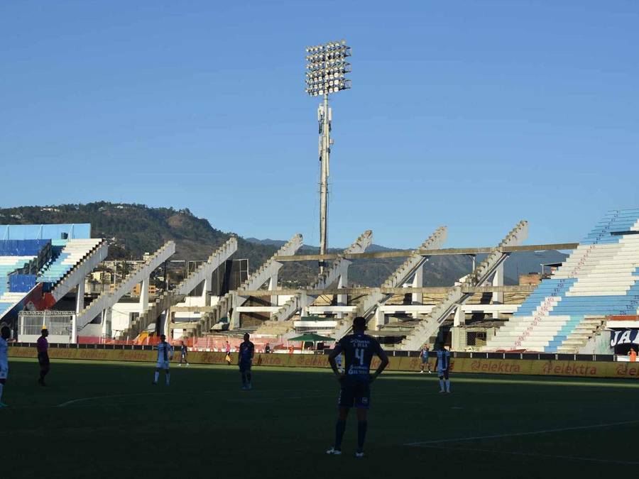 Así avanzan los trabajos de reconstrucción de la parte estructural de las graderías de Sol Centro del estadio Nacional Chelato Uclés.