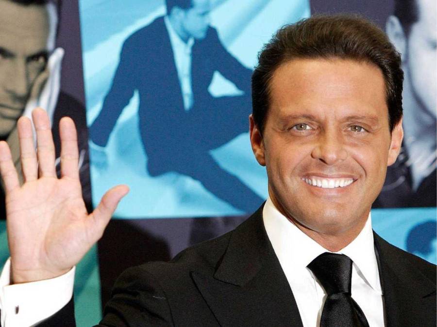 “Existe un doble argentino, que incluso Luis Miguel lo reconocía como su clon; un día este doble oficial argentino comentó que en el año 2010 él tuvo que reemplazar al cantante en un ‘show’ porque el famoso ya no estaba”, comentó el conductor Juan Andrés Salfate.