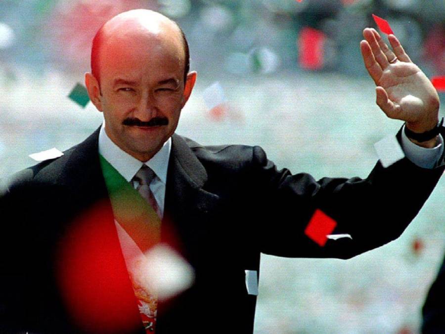 Por las fechas muchos internautas, y hasta el presentador del programa, sugirieron que el político podría haber sido Carlos Salinas de Gortari, quien gobernó México entre los años 1988 y 1994, puesto que Luis Miguel pretendía a su hija Cecilia.