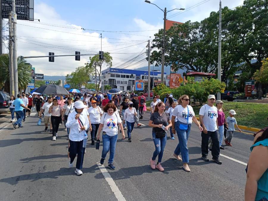 En San Pedro Sula marchan contra la ideología de género en Honduras