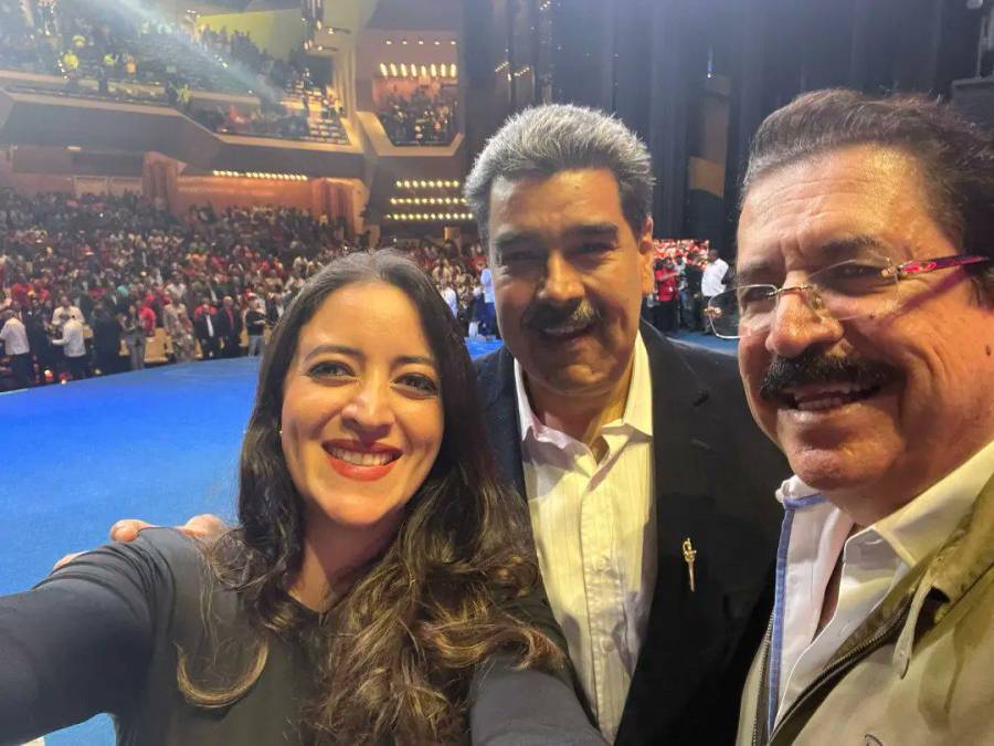 El expresidente de Honduras, Manuel Zelaya, también asistió al evento junto a su hija, Xiomara Zelaya.