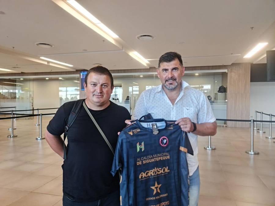 Martín ‘Tato‘ García regresa al fútbol hondureño. El entrenador uruguayo, que fue campeón en Liga Nacional con el Real España, dirigirá al Independiente de Siguatepeque de la Segunda División de Honduras. El charrúa ya está en el país y ya se puso manos a las obras.