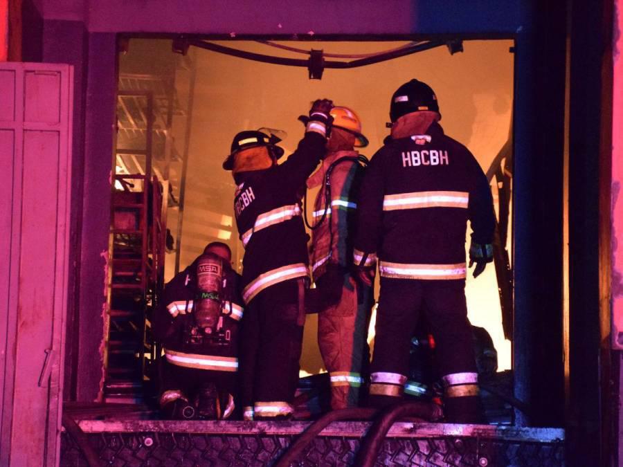 Bomberos logran controlar pavoroso incendio en Tegucigalpa