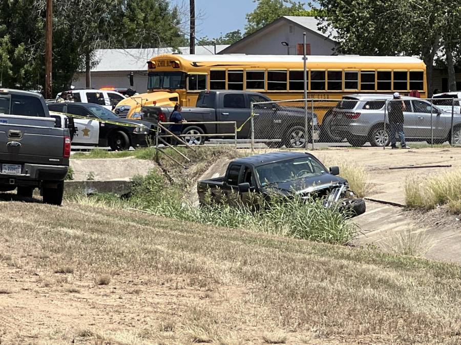  El hombre armado abrió fuego en la escuela primaria de Texas, donde estuvo atrincherado varias horas.