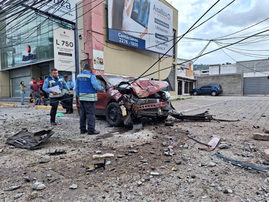 Tres jóvenes se salvaron de morir este domingo en un aparatoso accidente en Tegucigalpa, Honduras. 