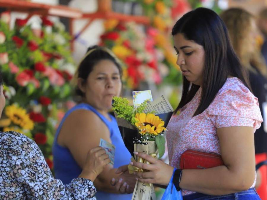Día de la mujer: Locura por venta de flores en San Pedro Sula