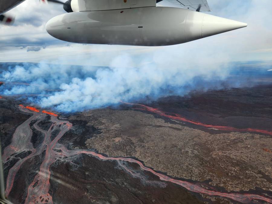 El espectacular despliegue de furia del volcán más grande del mundo en Hawái