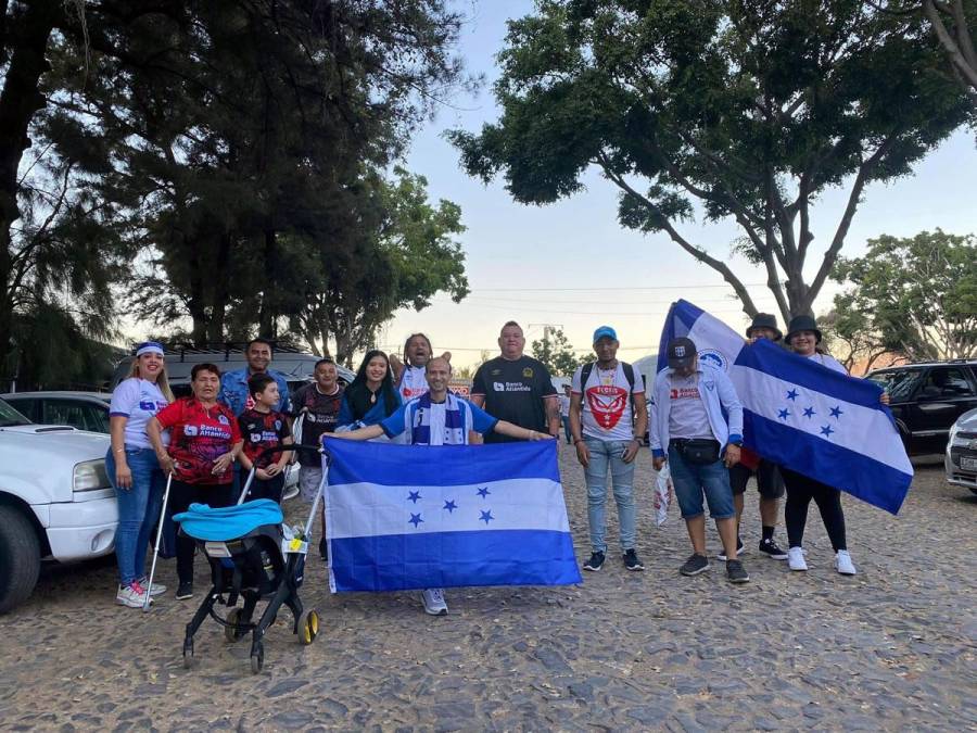 Un buen número de aficionados del Olimpia se hicieron presentes en el estadio Jalisco para el partido contra Atlas.