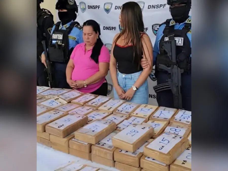 ¿Quién es Anyi Mejía? La joven capturada junto a su madre por presunta droga oculta en un carro en Choluteca
