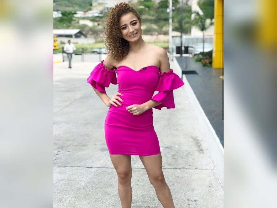 La chica de 27 años de edad es de las presentadoras más carismáticas de la TV de Honduras.