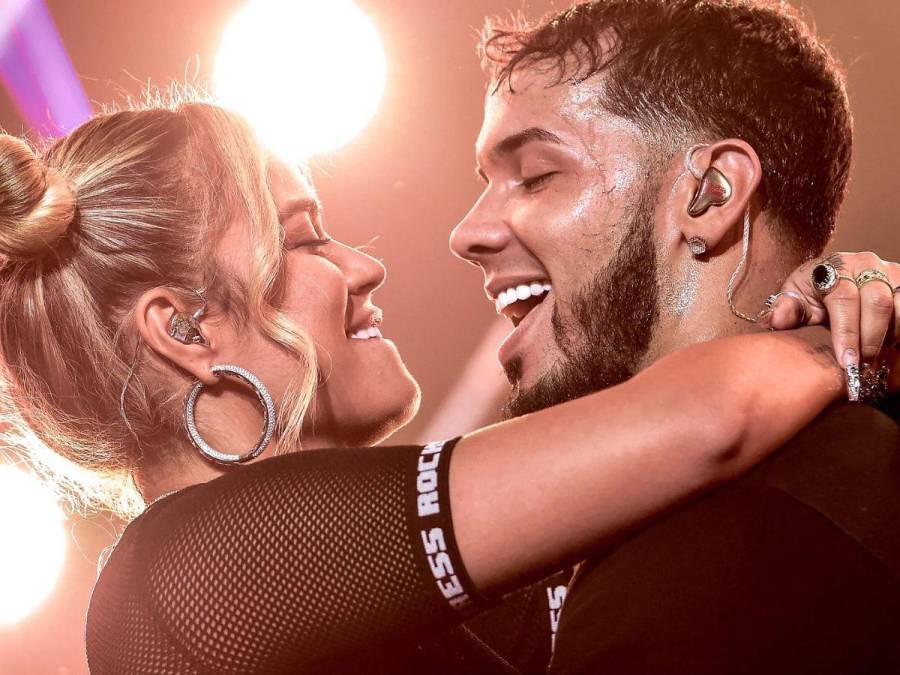 La ultima relación oficial de Karol G fue con Anuel AA. 