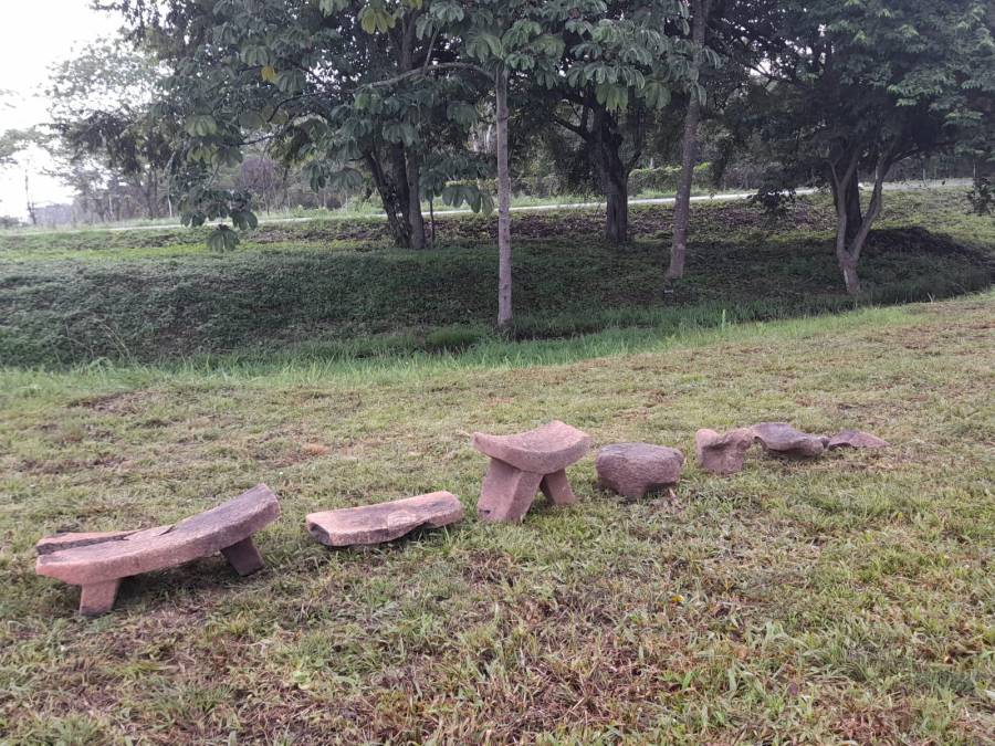 Piezas arqueológicas encontradas cerca de Ciudad Blanca, en La Mosquitia hondureña. 
