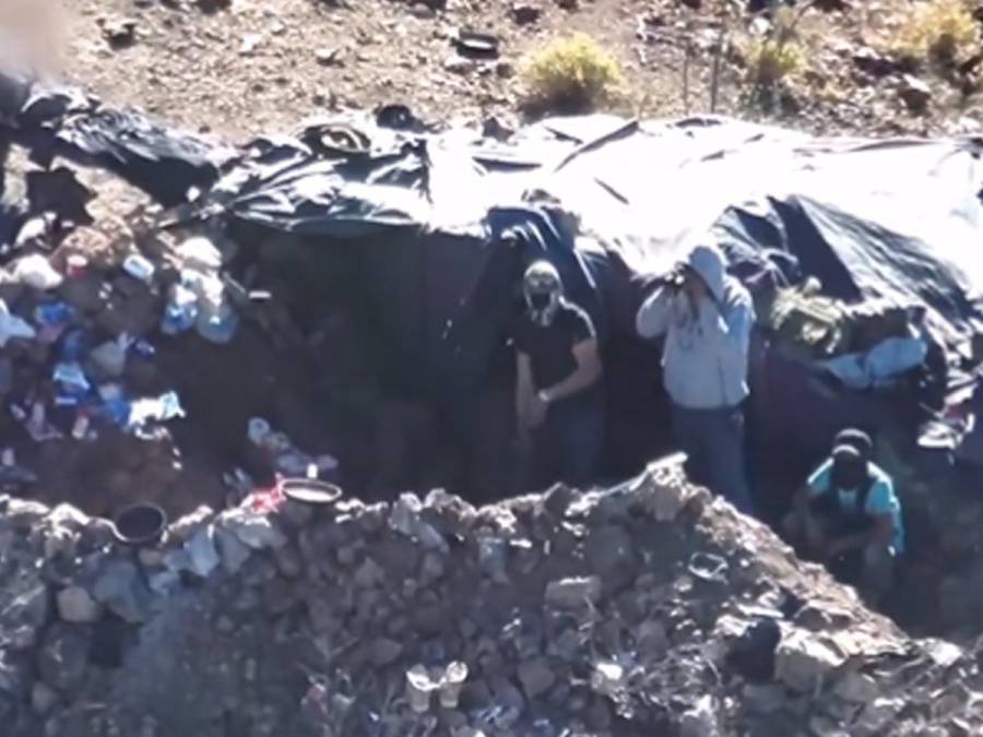 En las cinta se ve el momento en que un grupo de sicarios de <b>Los Chapitos dispararon en contra de un dron</b> al notar que estaban siendo vigilados.