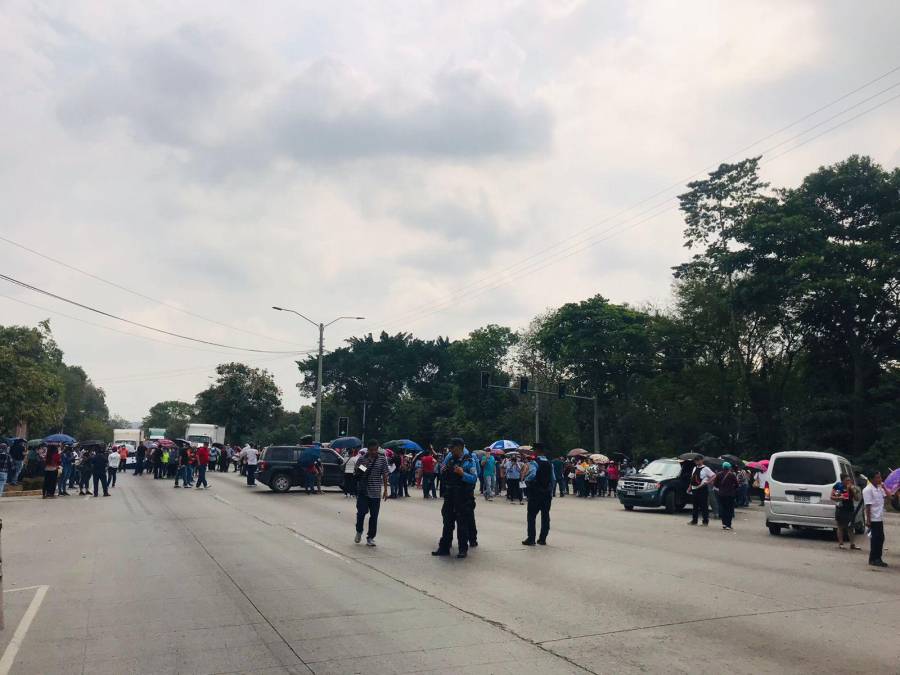 San Pedro Sula: caos vial en el bulevar del norte por protesta de maestros