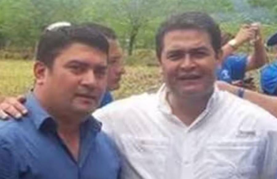 La Fiscalía preguntó al expresidente Hernández si Hugo Ardón (foto) era miembro de su partido al cual JOH dijo que sí.Fiscalía: ¿Alex Ardón vino a funciones del partido? JOH: A veces no lo dejaban entrar. A veces sí. Fiscalía: ¿Otros alcaldes te hablaron de él? JOH: Dijeron que él y otros podrían cambiar de partido. Fiscalía: Hugo Ardón ciertamente era miembro de su partido JOH: Sí