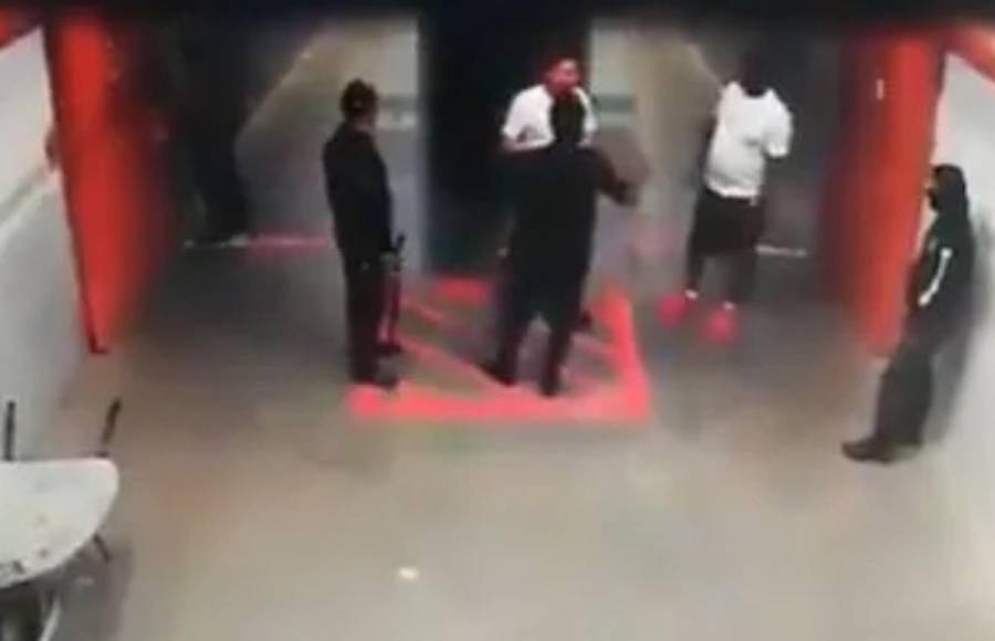 Magdaleno Meza Fúnez, fue asesinado mientras estaba platicando con un miembro de la policía del Instituto Nacional Penitenciario (INP), quien estaba acompañado por lo menos de tres uniformados más.