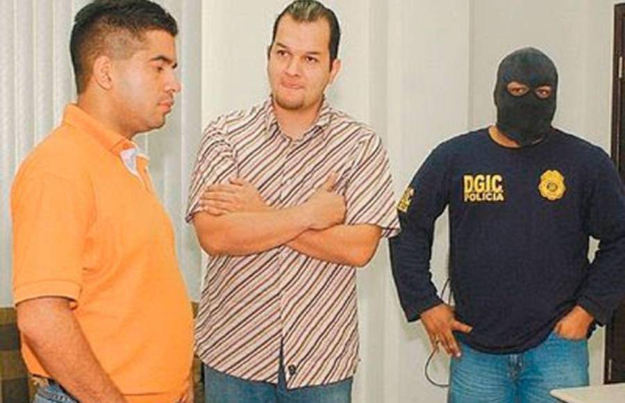 En 2003 se emitió una orden de captura contra Urbina al ser vinculado con la muerte de Arístides Soto. Dos años después en el juicio fue beneficiado con una sentencia absolutoria, pero la Fiscalía apeló la decisión.