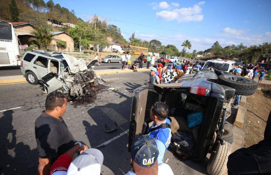 La familia Reyes Matamoros regresaba de unas vacaciones y se dirigía hacia la capital cuando otro vehículo, que viajaba rumbo a la zona norte del país, colisionó violentamente contra ellos.