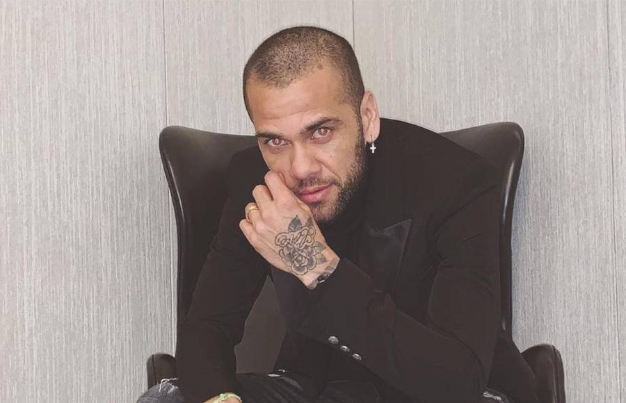 Alves, que compareció desde prisión a través de videoconferencia, aseguró a los jueces que no huiría en caso de obtener la libertad provisional y que cree en la justicia, apuntaron las mismas fuentes.